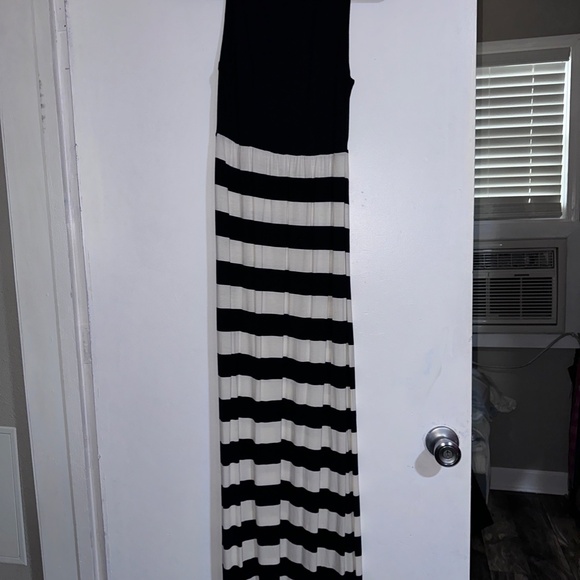 Long Dresses - Picture 3 of 3